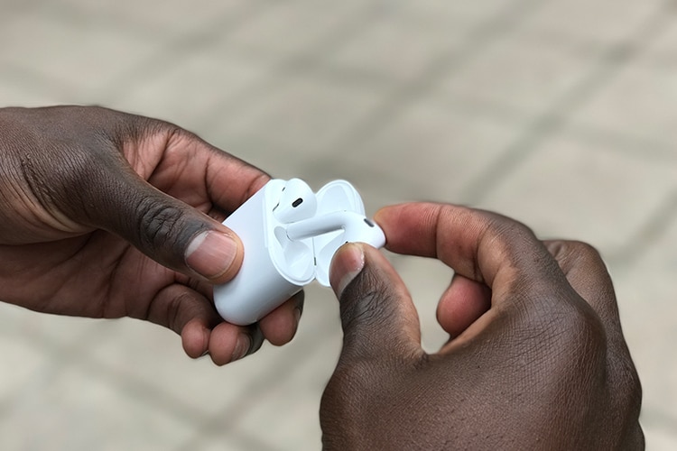 apple airpods wireless with case