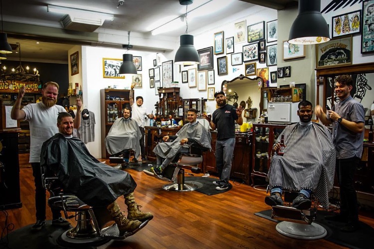 Бест барбер. Ричард Ле Барбур парикмахер. Barbershop Тбилиси. The chuckmuck Barber shop. Барбер Джонни, Санкт-Петербург, Туристская улица.