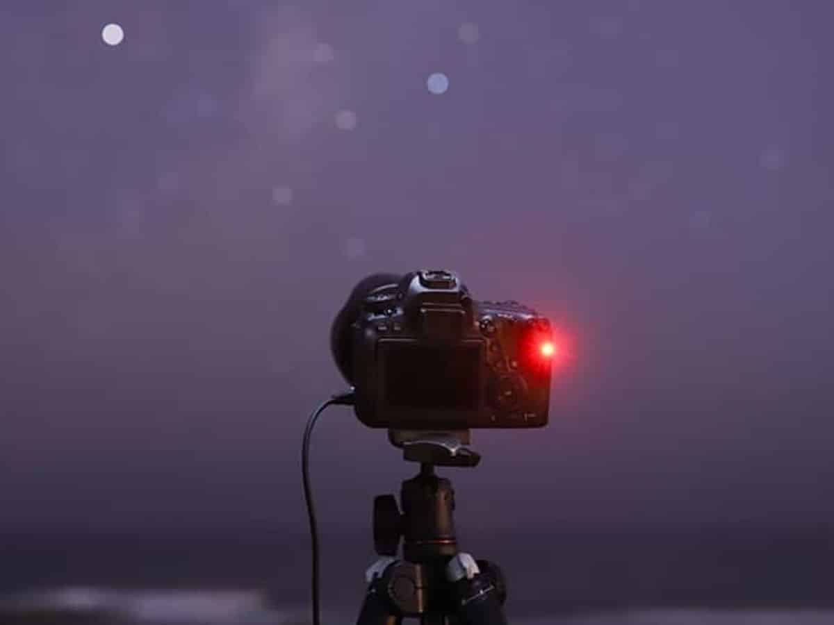 Canon EOS 6D Mark II taking photos at night