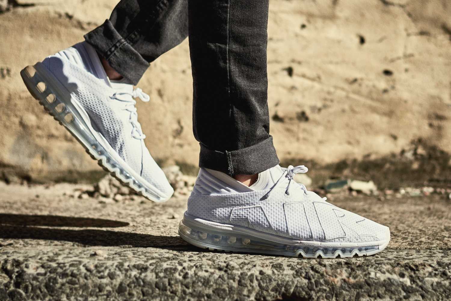 nike air max flair on feet