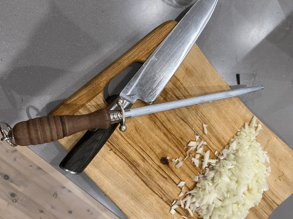 How to sharpen a knife whetstone