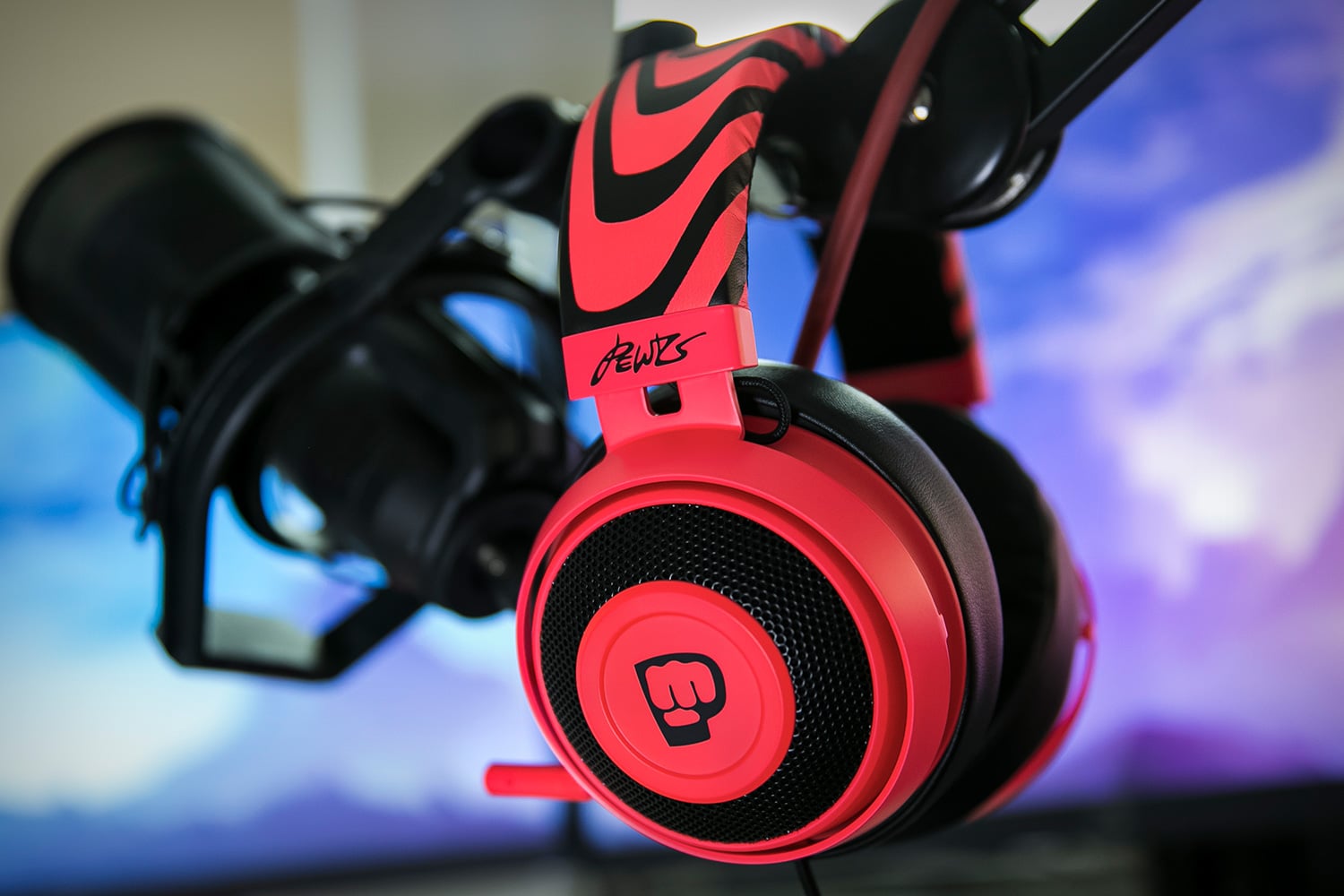 PewDiePie Headphones: Razer Unleash Kraken Pro V2 Gaming Headset