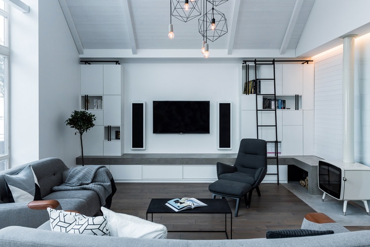 Masculine Living Room / How To Design A Masculine Room You Love Too Kathy Kuo Blog Kathy Kuo Home - A carefully curated masculine living room is far easier to create than ones with feminine touches, and the overall ambiance often seems more apt for public spaces.