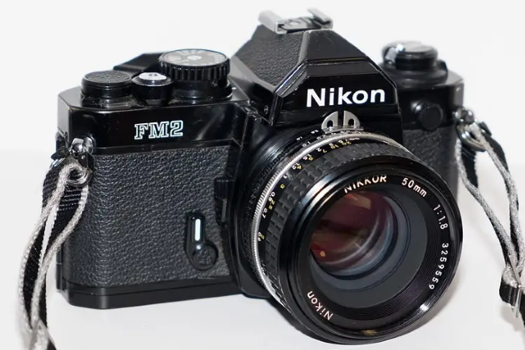 nikon fm2 zrcadlovky s ručním ostřením filmové kamery