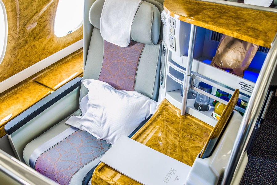 Emirates A380 Business Class Review - Lounge, Seats, Dining, Amenities