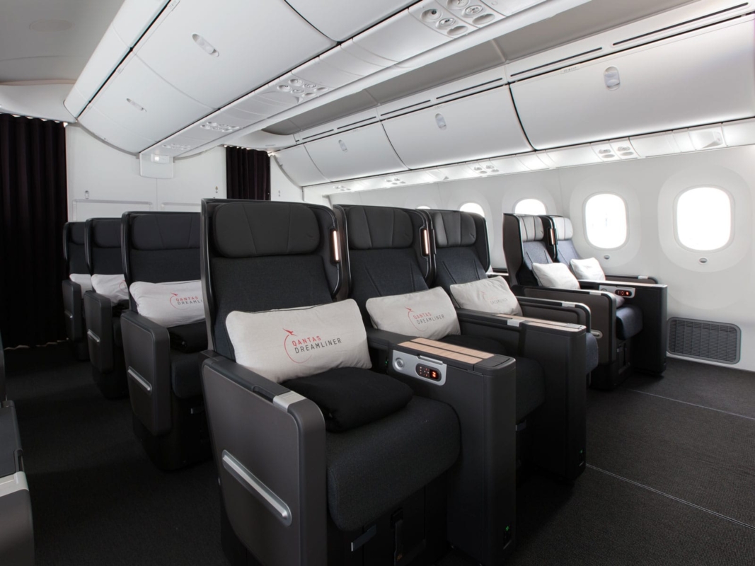 Qantas 787 Dreamliner Business Class Review Man of Many
