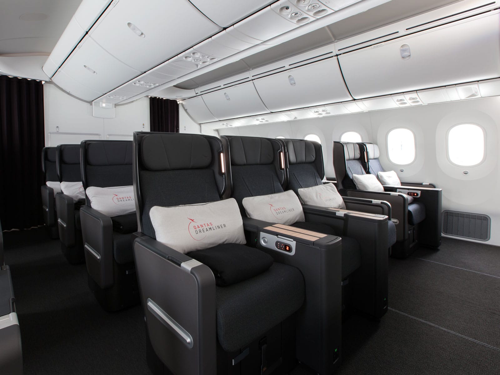 Qantas 787 Dreamliner Business Class Review | Man of Many