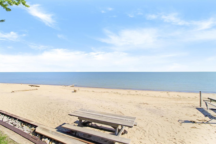 wooden bench on killarney beach