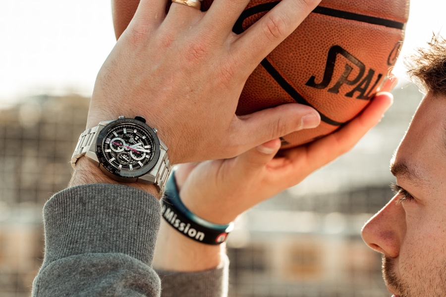 nba star matthew dellavedova baseball in hand