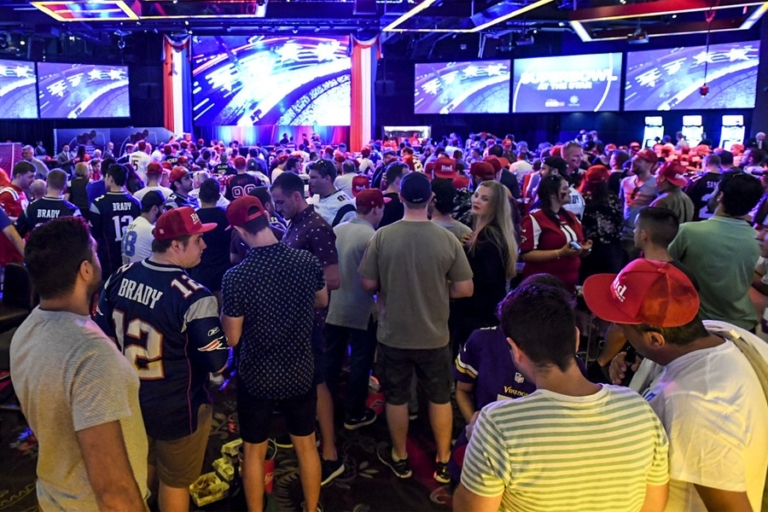 15 Best Sports Bars in Sydney Man of Many