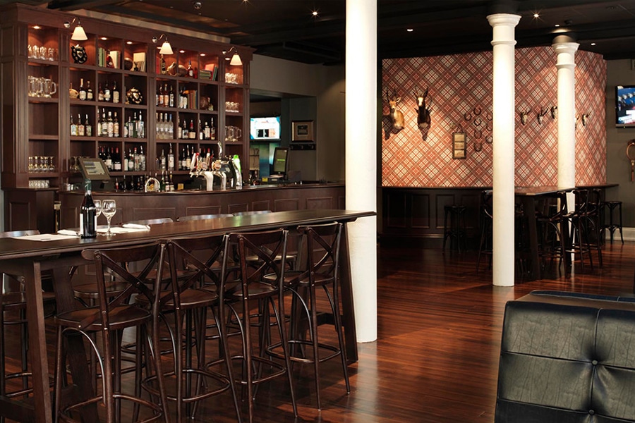 york 75 wooden interior bar