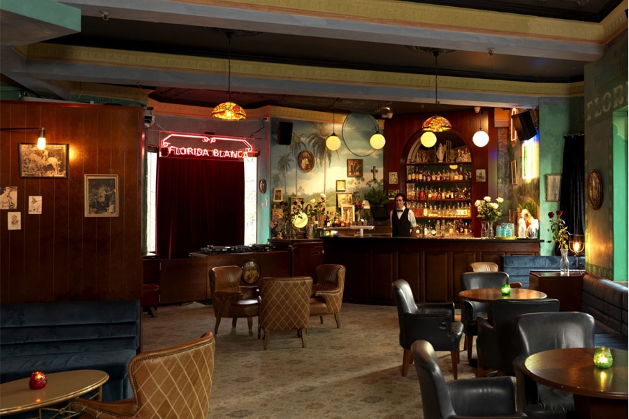 Harpoon Harry lounge and bar
