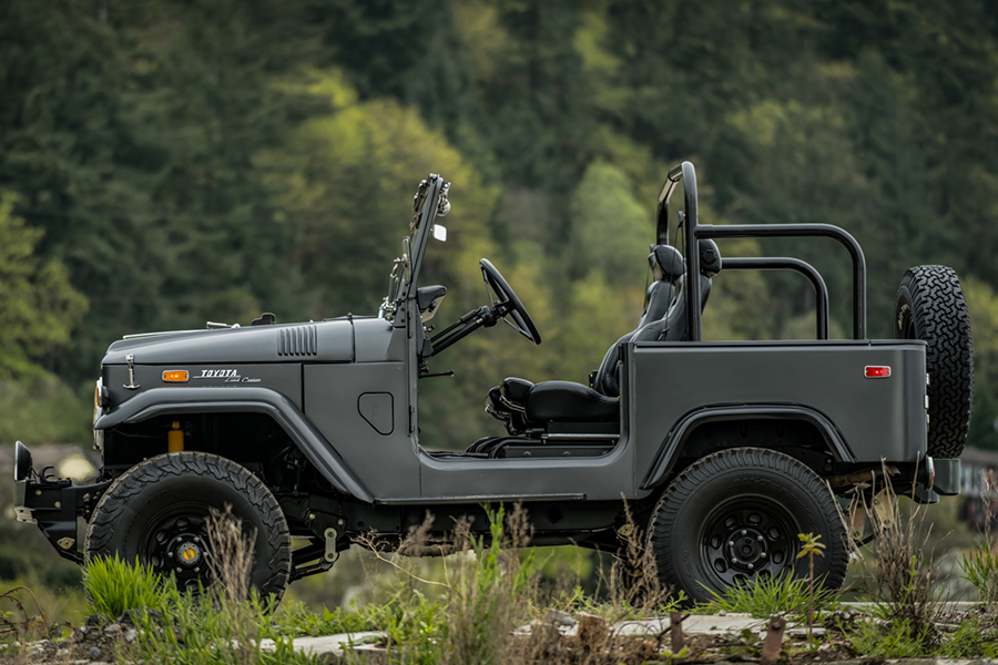 side view 1971 land cruiser