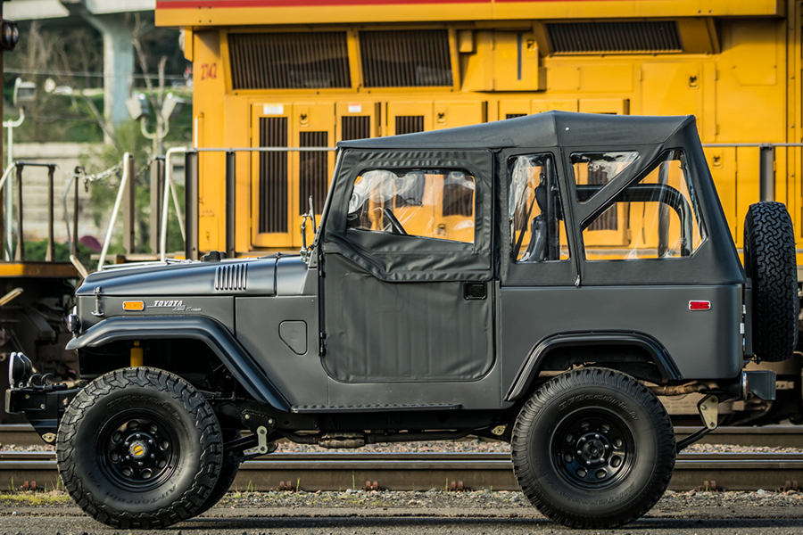 toyota land cruiser with cover