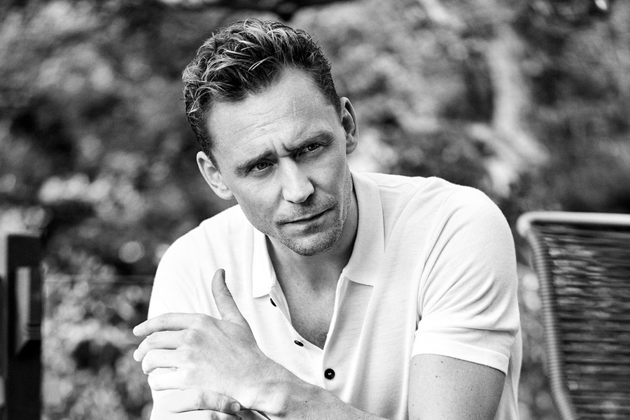 Loki Is Back! Tom Hiddleston Sports Long Hair in 'Thor: Ragnarok' New Set  Pic