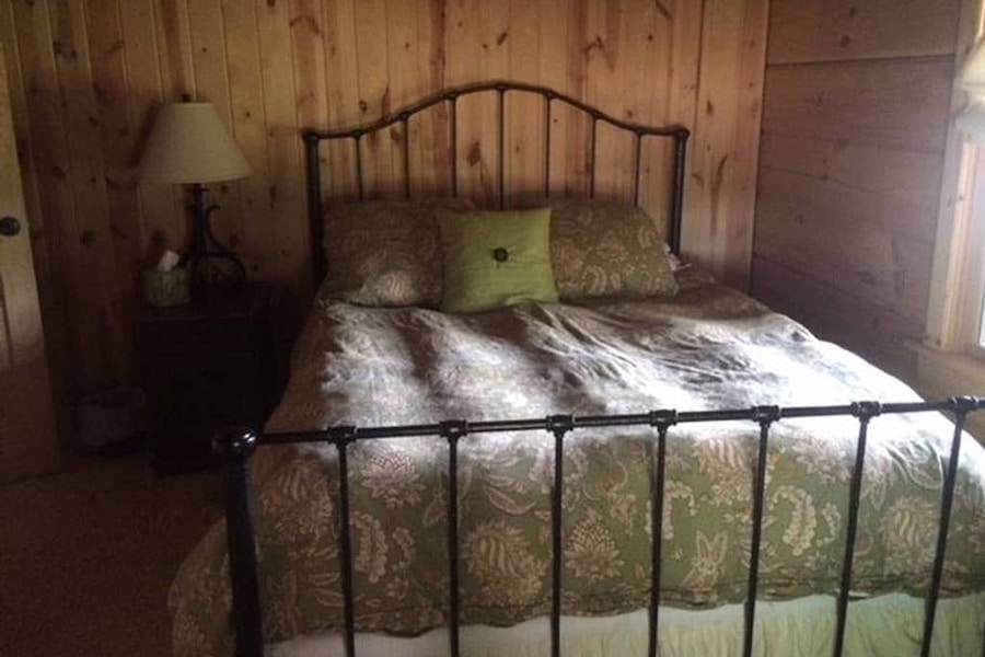 tony starks cabin master bedroom