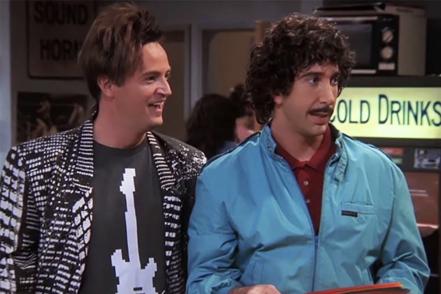 Chandler and Ross friends in 80s costume