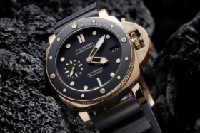 Dial of Panerai Submersible Goldtech 42 watch