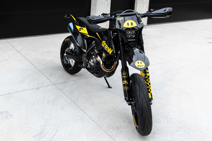 Bleach Design Works Bieber 500 Bike front view