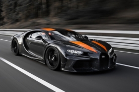 Bugatti Chiron three quarter front in motion