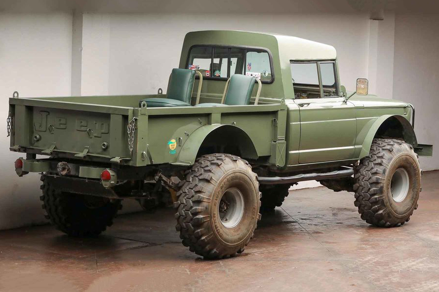 1967 kaiser jeep m715 vehicle