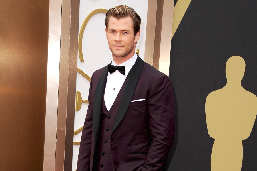 Let Chris Hemsworth Show You How to Wear a V-Neck T-Shirt