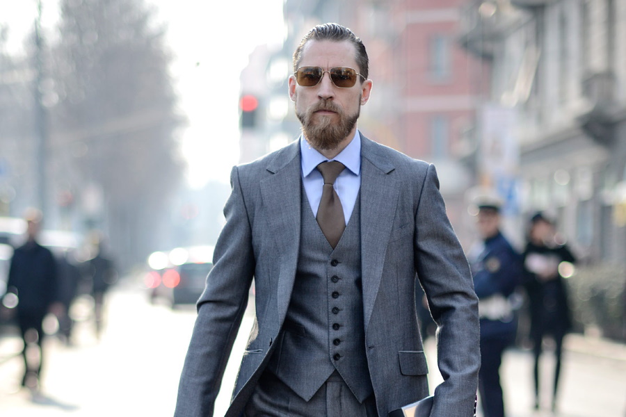 how-to-wear-a-grey-suit-man-of-many