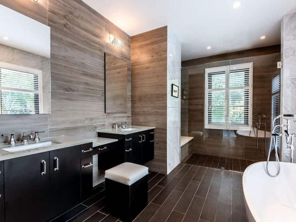 Wood finish wall bathroom