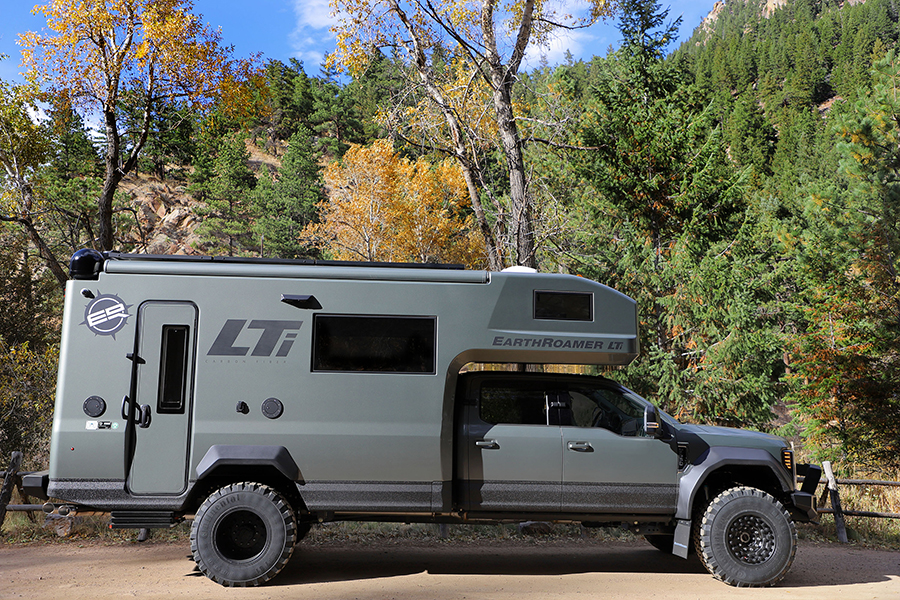 Earthroamer Lti Rvs Mission Is All Luxury Man Of Many