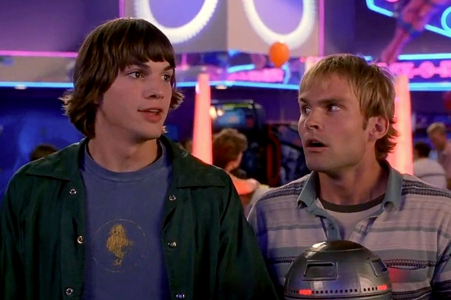 Ashton Kutcher and Sean William Scott in Dude, Where’s My Car?