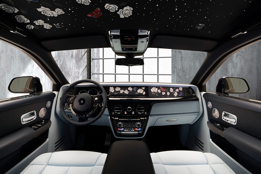 Rolls-Royce dashboard and steering wheel
