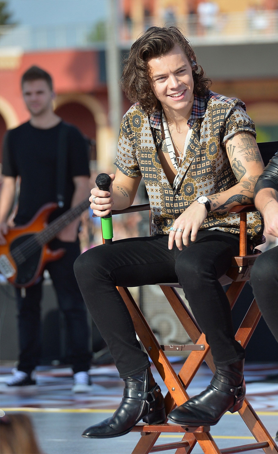  Style  Guide How to Dress Like Harry  Styles  Man of Many