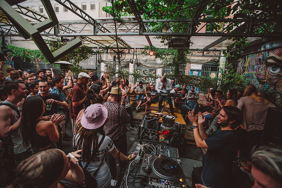 29 Best Live Music Venues In Melbourne Man Of Many