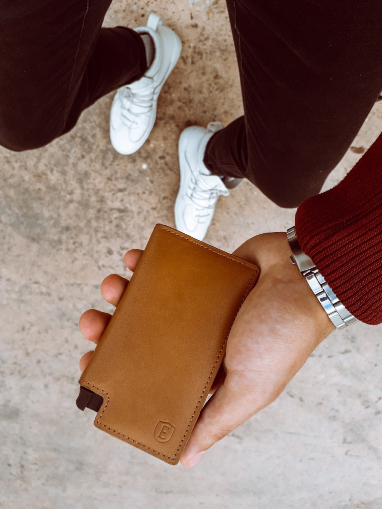 The Ekster Vachetta Wallet Outsmarts the Competition | Man of Many