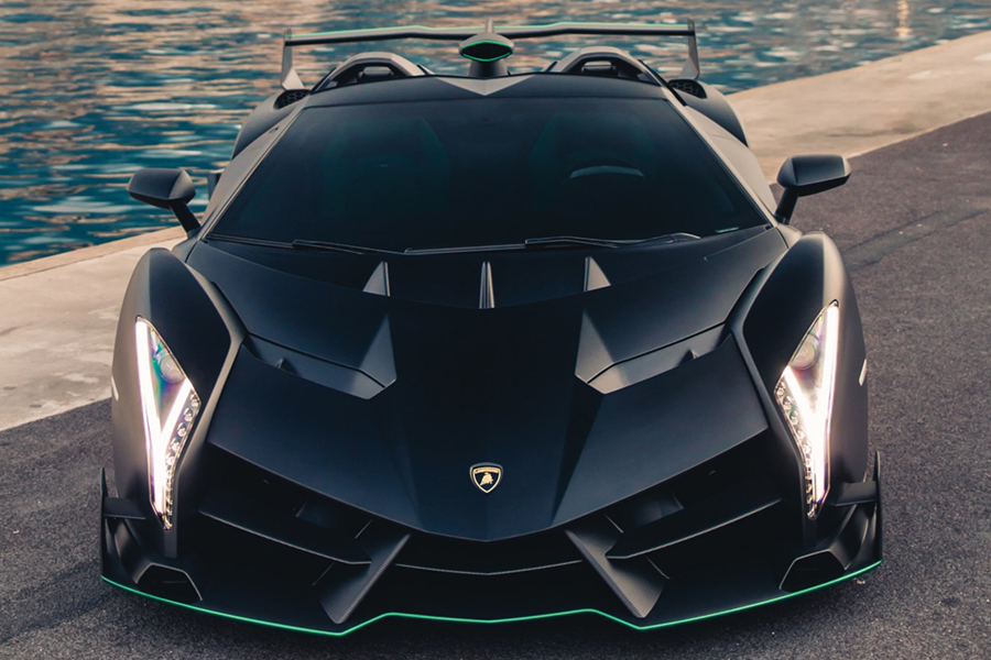 Lamborghini Veneno Roadster front