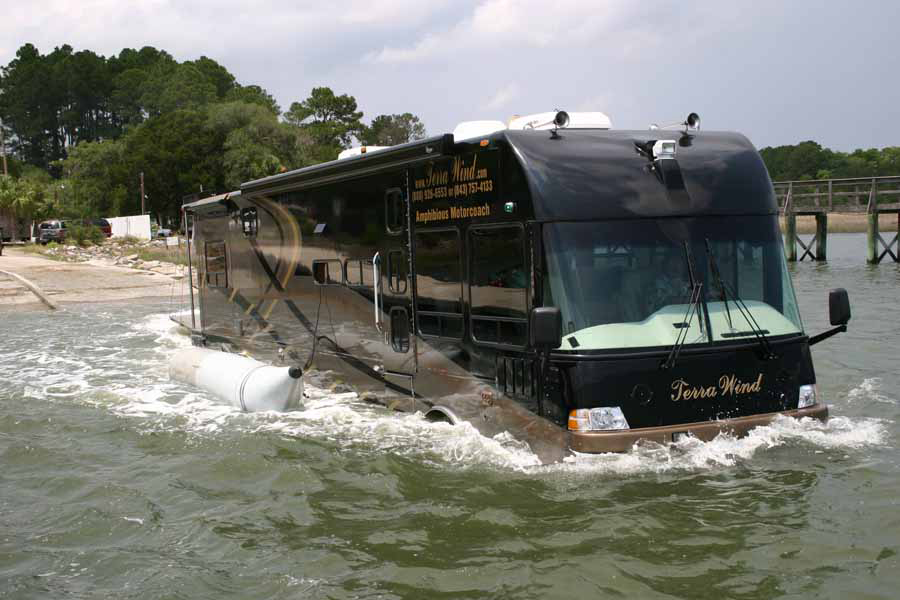 amphibious rv cross the lake