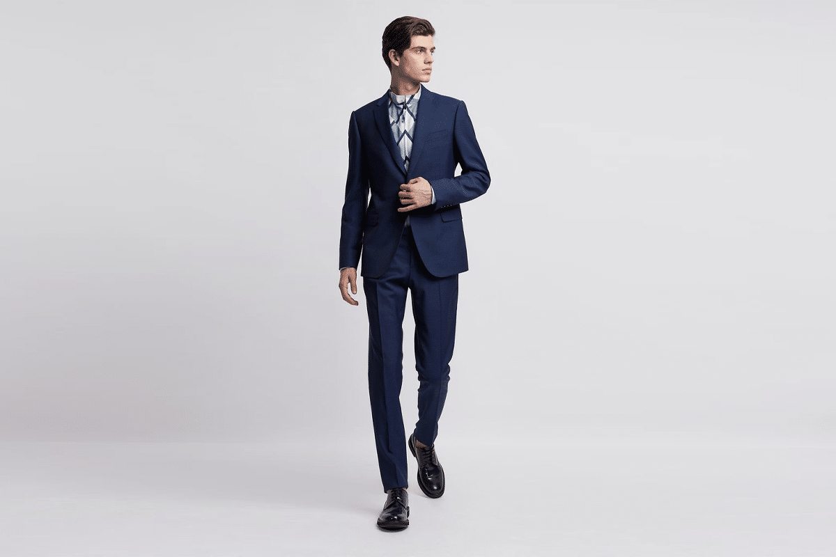 Modern fit suit