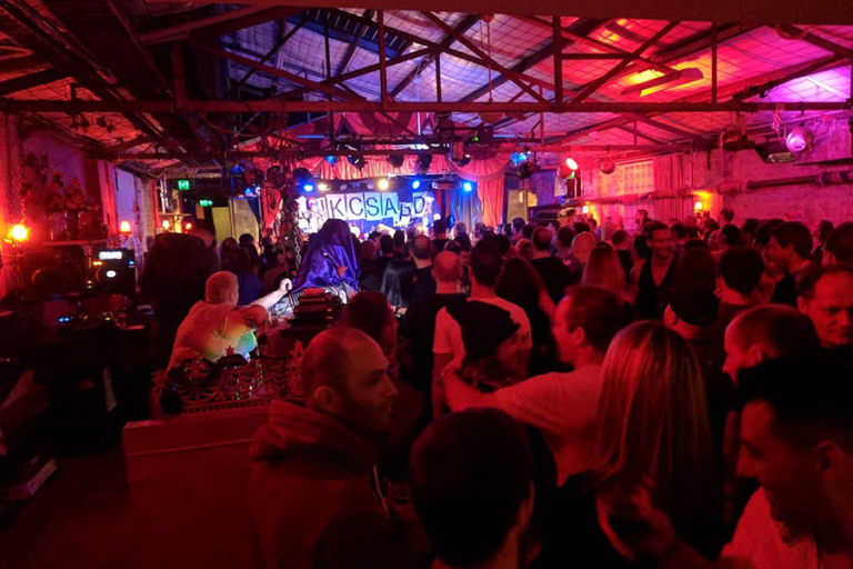 37 Best Live Music Venues In Sydney | Man Of Many