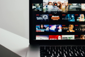 A laptop with Netflix homescreen open