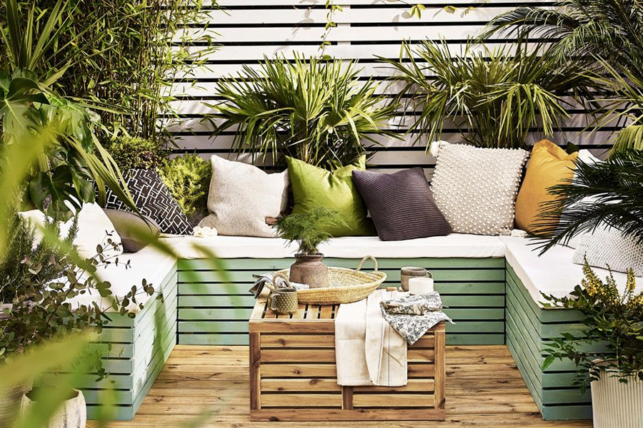 1 How to Create the Ultimate Outdoor Oasis During Isolation