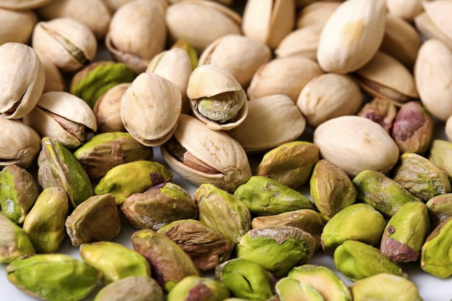 Best Healthy Snacks for Weight Loss - Pistachios in the Shell