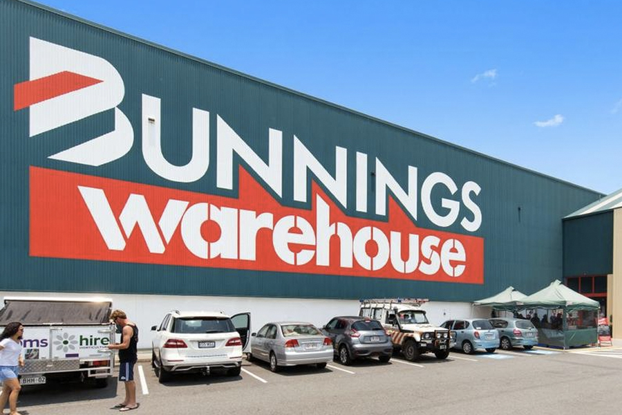 Cars parked outside Bunnings warehouse