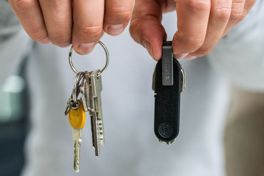 Ekster Key Organiser compared with regular keychain