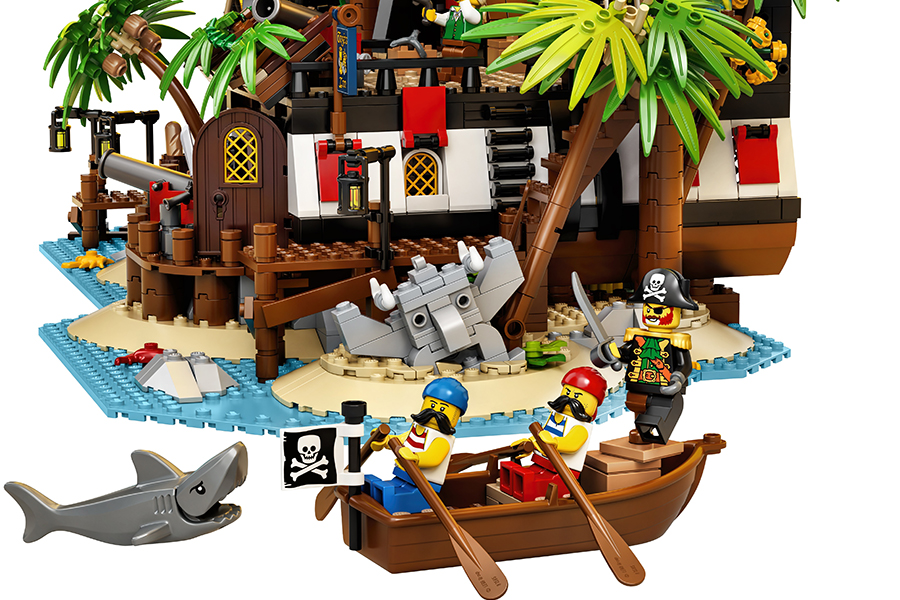 Lego Pirates of Barracuda along the island