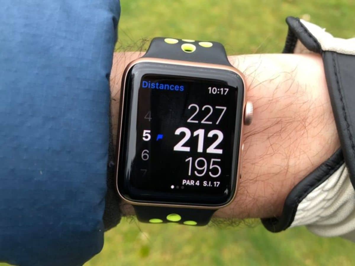 An Apple Watch on a wrist with Hole19 Golf GFP & Scoring app open