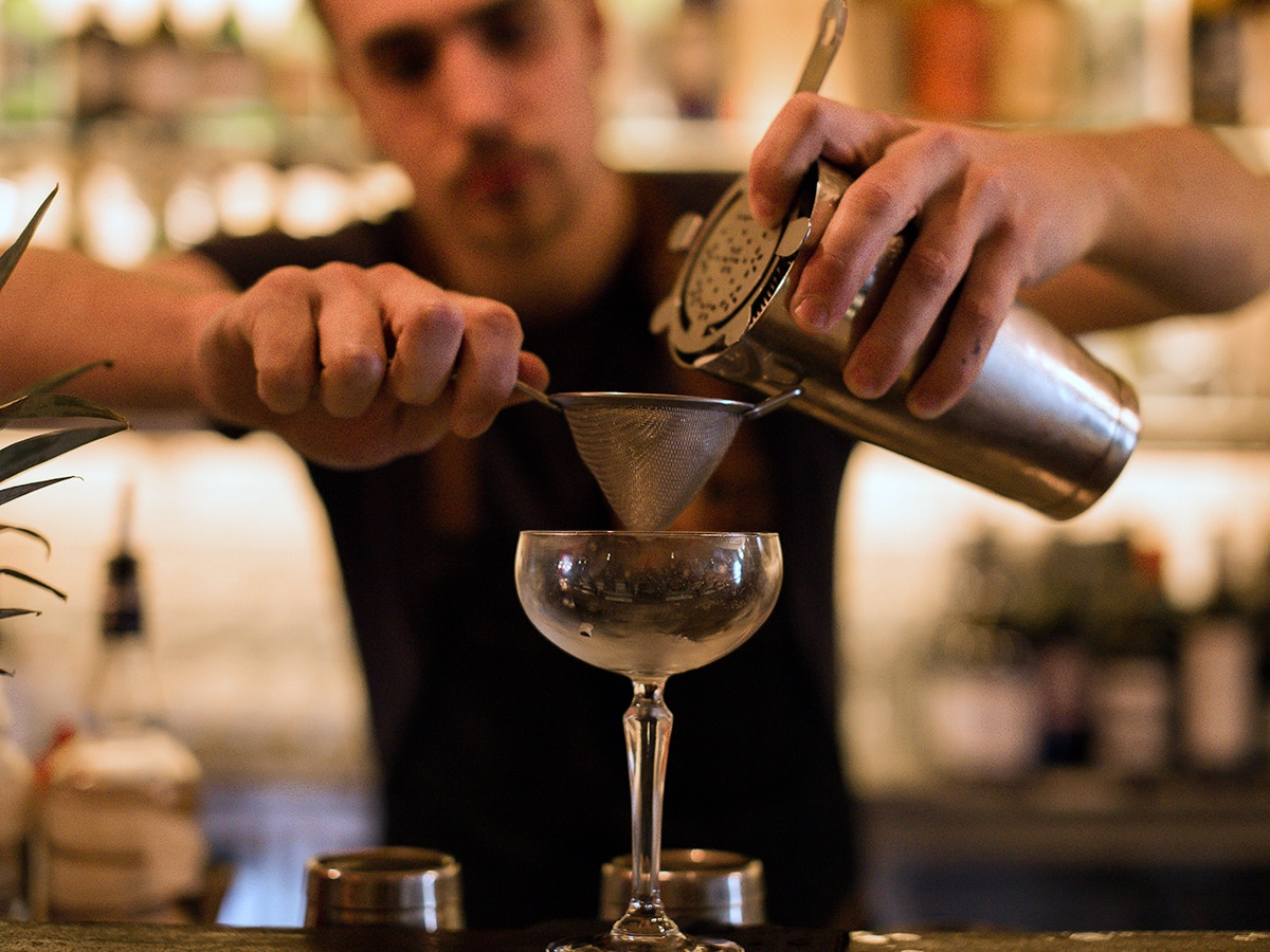 Bartender making a Margarita | Image: Rachel Claire/Pexels