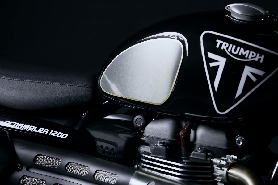 Triumph-Scrambler-1200-Bond-edition-5.jpg