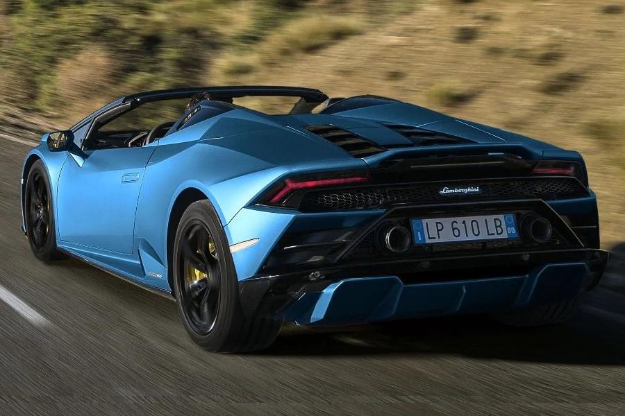 Lambo New Huracan VR back view on the road