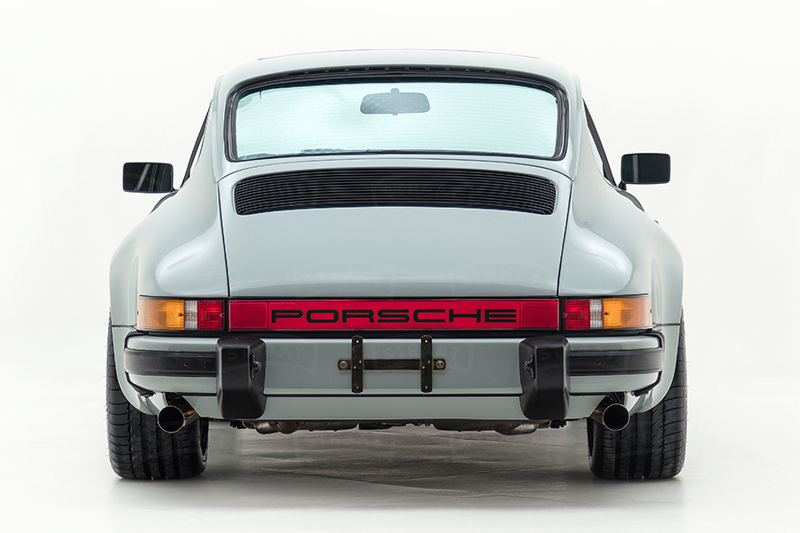 Custom Porsche 911 from Straat back view