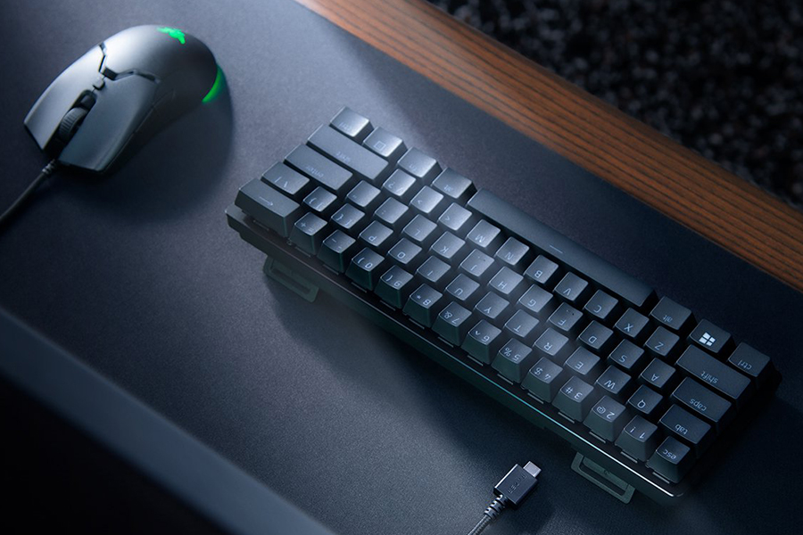 Razer Huntsman Mini with mouse on the desk